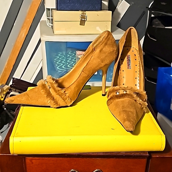 New Suede w/Fur Designer Shoes by Dangerous, Sz 8, Tan, Pointy Toe, 3" Heel - Picture 8 of 11